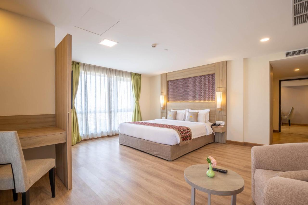 Hotel Crowne Imperial Катманду Экстерьер фото
