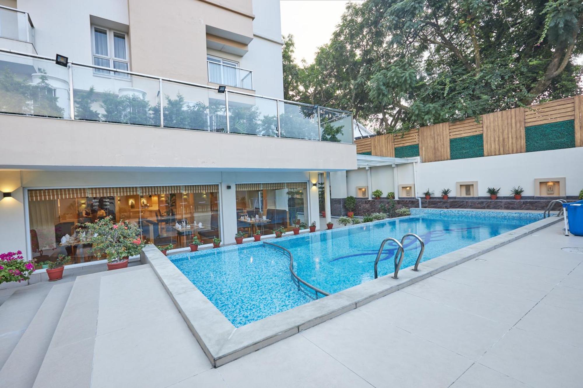 Hotel Crowne Imperial Катманду Экстерьер фото