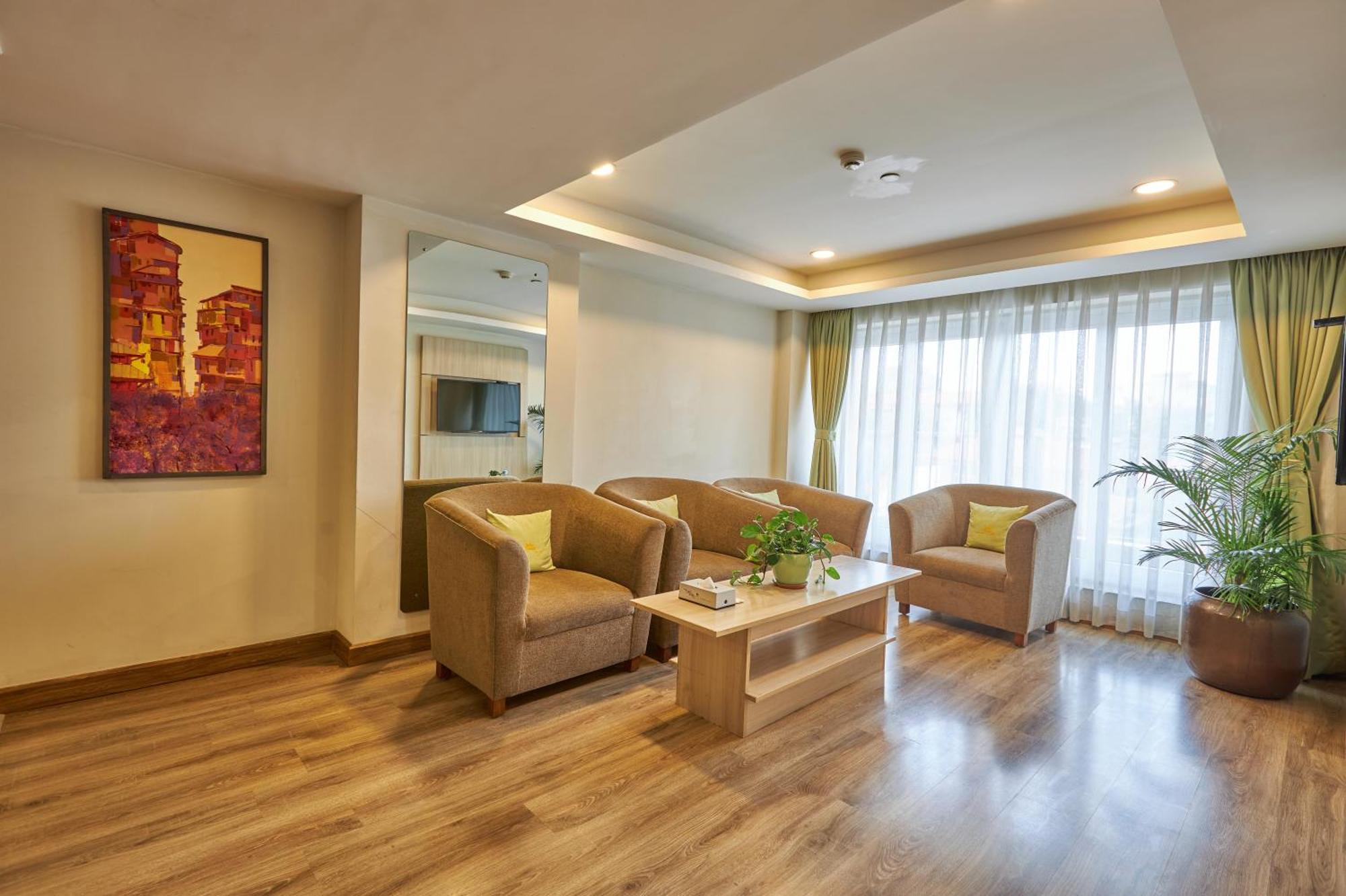 Hotel Crowne Imperial Катманду Экстерьер фото