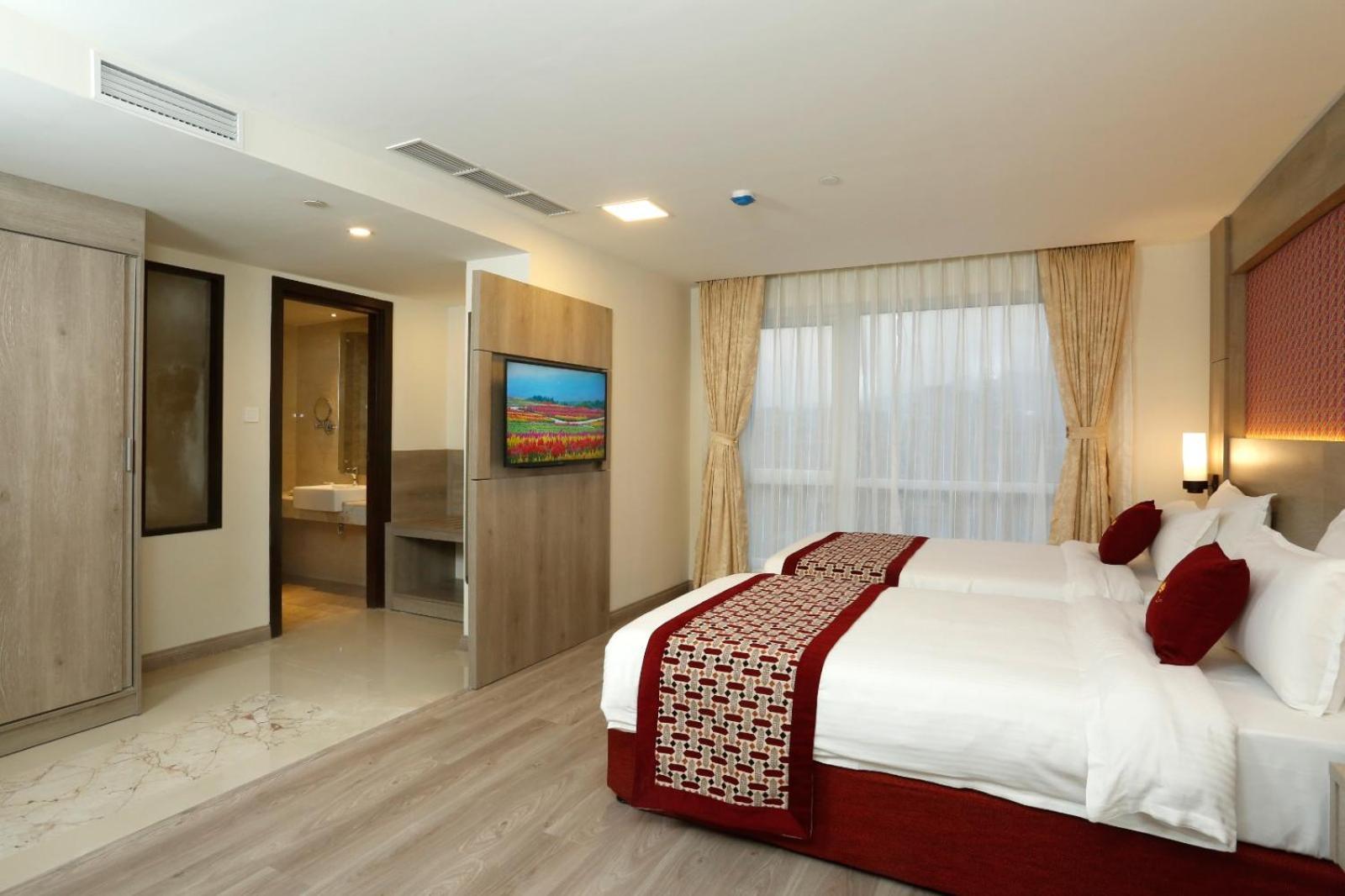 Hotel Crowne Imperial Катманду Экстерьер фото