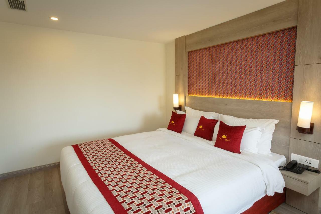 Hotel Crowne Imperial Катманду Экстерьер фото